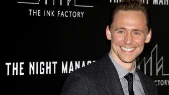 Bermula dari Cinlok, Tom Hiddleston Dikabarkan Tunangan dengan Zawe Ashton