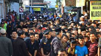 Tradisi Membagi Nasi Jangrik