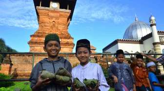 Tradisi Membagi Nasi Jangrik