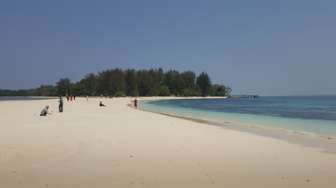 Yuk, Ngonten Wisata Maluku Utara yang Eksotik dan Menakjubkan!