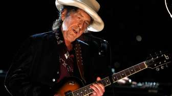 Bob Dylan Terima Hadiah Nobel di Stockholm Pekan Ini