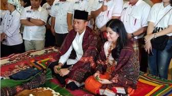 Sibuk Jadi Cagub, Annisa Pohan Ajak Agus Lakukan Ritual Batak