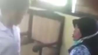 Miris! Anak SD Maki dan Hendak Tampar Gurunya
