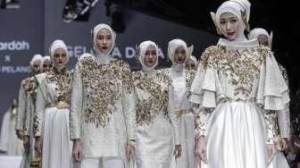 Koleksi Dian Pelangi di JFW 2017