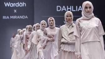 Koleksi Ria Miranda di JFW 2017