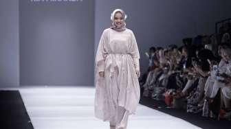 Koleksi Ria Miranda di JFW 2017