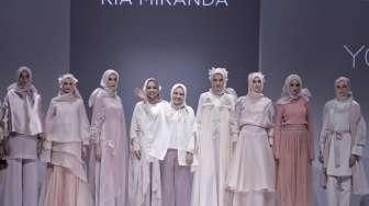 Koleksi Ria Miranda di JFW 2017