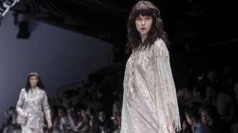 Koleksi Barli Asmara di JFW 2017