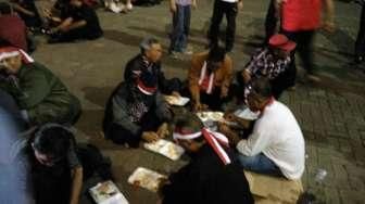 Massa Ahok Asyik Makan Bareng, Mahasiswa Sibuk Kontrak Politik