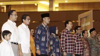 Tiga pasangan Calon Gubernur-Wakil Gubernur DKI Jakarta Agus Harimurti Yudhoyono-Sylviana Murni, Basuki Tjahaja Purnama-Djarot Saiful Hidayat (ketiga kiri), dan Anies Baswedan-Sandiaga Uno [Suara.com/Kurniawan Mas'ud]