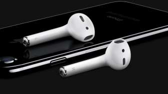 Pakai Earphone Sambil Nge-Charge, Pria Ini Ditemukan Meregang Nyawa