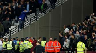 Fans West Ham dan Chelsea Bentrok, 7 Orang Ditahan