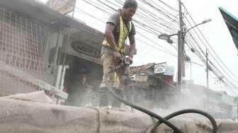 Trotoar Stasiun Tanah Abang Diperlebar