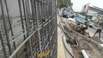 Trotoar Stasiun Tanah Abang Diperlebar