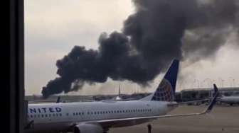 Mesin American Airlines Terbakar Saat Ingin Terbang