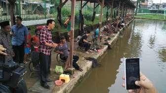 Blusukan ke Kampung, Ahok Salah Sepatu dan Nyaris Jatuh