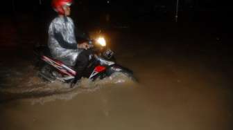 Banjir Membuat Jalan Bandung-Garut Macet Parah