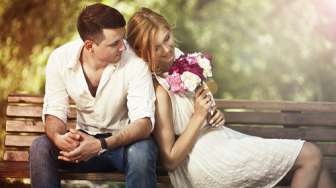 8 Kebiasaan Kecil Ini Bikin Pernikahan Harmonis, Coba Pelukan 20 Detik!