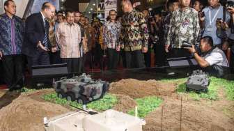 JK Tinjau Pameran Industri Pertahanan