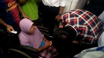 Toyib Antarkan Istrinya yang Lumpuh untuk Bertemu Ahok