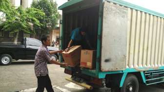 Perempuan Berjilbab Sumbang Logistik Demo 4 November