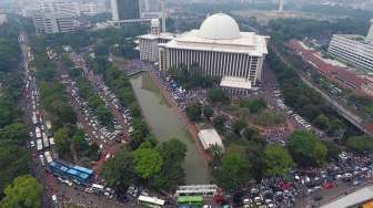 Ribuan Massa Memadati Masjid Istiqlal