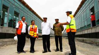 Jokowi Tinjau Proyek Kereta Bandara