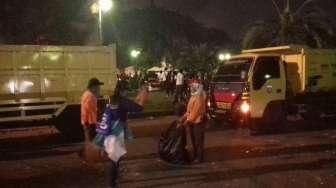 Depan Istana Dibanjiri Sampah, Pasukan Orange Mulai Sibuk