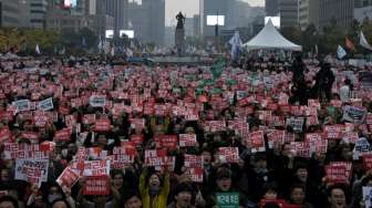 Pendukung dan Penentang Presiden Park Berdemonstrasi