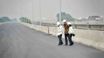 Jokowi Tinjau Proyek Jalan Tol Becakayu