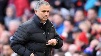 Soal Perebutan Gelar Liga Inggris , Mourinho Belum Menyerah