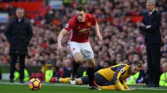 Ejek Phil Jones, Twitter Hapus Cuitan Lalu Minta Maaf