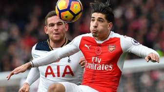 Ditaksir Barcelona, Bellerin Tak Mau Bernasib seperti Fabregas