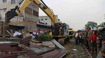 Penertiban Bangunan di Pinggir Rel