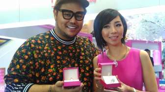 Cinta Bikin Ivan Gunawan Terinspirasi Bikin Cincin