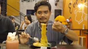 Video: Yuk Makan Mie Beda Gaya di Mamammie