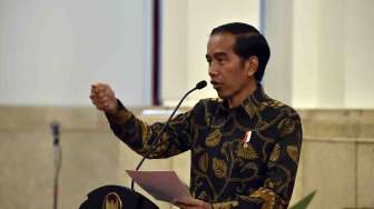 Jokowi Serahkan Penghargaan Adhikarya Pangan Nusantara