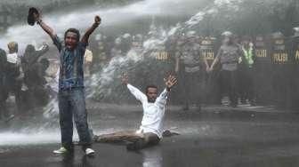 Menuntut menggelar referendum di seluruh wilayah Papua