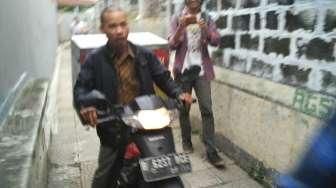 Lelaki Pengendara Motor Buntuti Ahok Saat Kampanye, Siapa Dia?