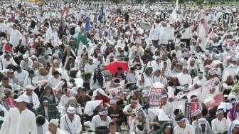 Jokowi dan JK Ikut Salat Jumat di Monas, Ini Pesannya