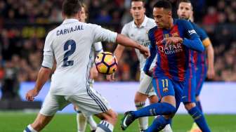 Acungkan Jari Tengah pada Fans Barca, Ini Komentar Carvajal