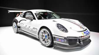 YouTuber Mr JWW Pilih Kendarai Porsche 911 GT3 Dibanding GT3 RS