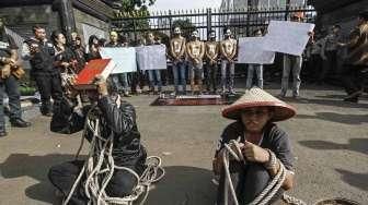 Tuntut Pembebasan Aktivis Rakyat