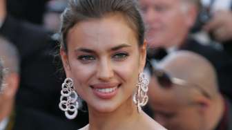 Irina Shayk Sembunyikan Hamil Besar dengan Sweater