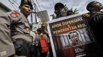 Massa Tuntut Segera Tahan Ahok