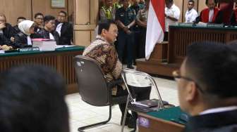 Pengacara: Polisi Tetapkan Ahok Jadi TSK karena Ditekan Massa