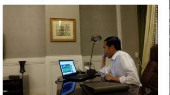 Setelah Sandal dan Payung, Laptop Jokowi Jadi Guyonan
