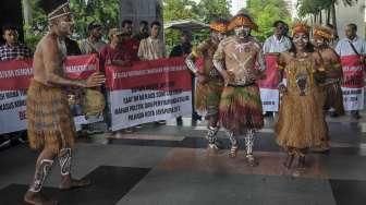 Aksi Anti Korupsi Warga Papua