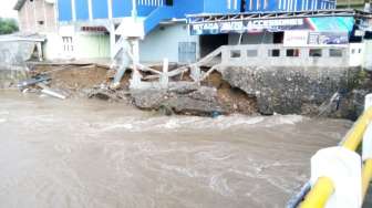 BPBD: Tanggul Penahan Banjir di Bima Roboh