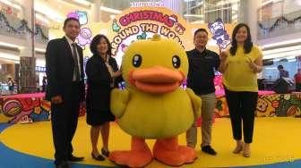 Rayakan Natal Penuh Kegembiraan Bersama B. Duck